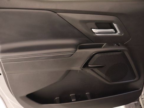 Used 2025 Chevrolet Silverado EV LT AWD/4WD image 18