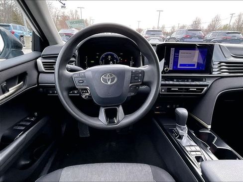 Used 2025 Toyota Camry LE FWD image 17