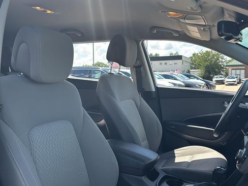 Used 2017 Hyundai Santa Fe SE AWD/4WD image 29