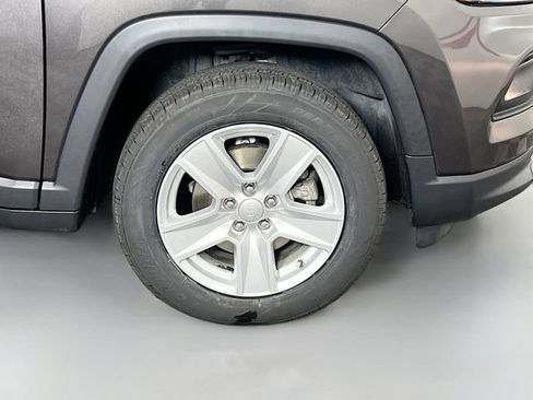 Used 2022 Jeep Compass Latitude w/ Sun and Sound Group AWD/4WD image 36