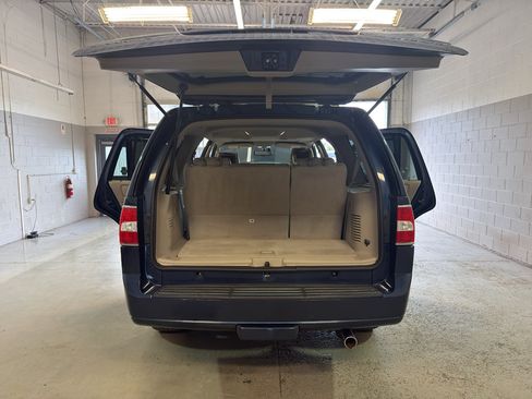 Used 2013 Lincoln Navigator 4WD w/ HD Trailer Tow Pkg image 13