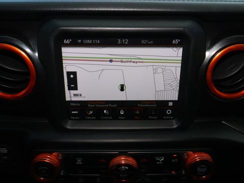 Used 2020 Jeep Wrangler Unlimited Sahara image 27