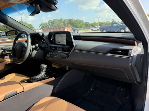 Used 2025 Lexus ES 350 w/ Premium Package FWD image 14
