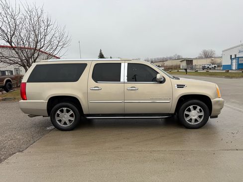 Used 2009 Cadillac Escalade ESV AWD image 4