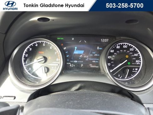 Used 2021 Toyota Camry SE w/ Cold Weather Package image 11