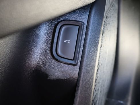 New 2027 Chevrolet Equinox LT w/ Convenience Package II FWD image 19