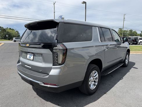 Used 2025 Chevrolet Suburban LT w/ Comfort Package AWD/4WD image 5