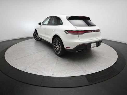 Certified 2023 Porsche Macan image 35
