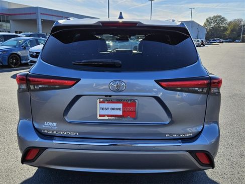 Used 2021 Toyota Highlander Platinum image 11
