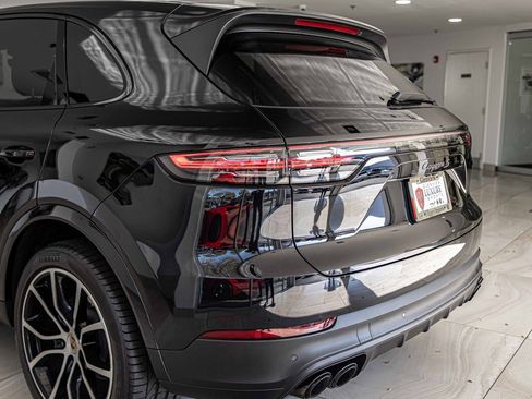 Used 2022 Porsche Cayenne S Platinum image 14