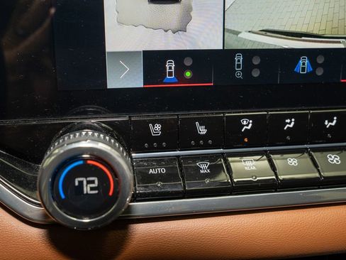 Used 2024 GMC Canyon AT4 w/ AT4 Premium Package image 15