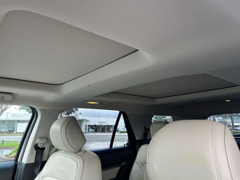 Used 2017 Ford Explorer Platinum image 34