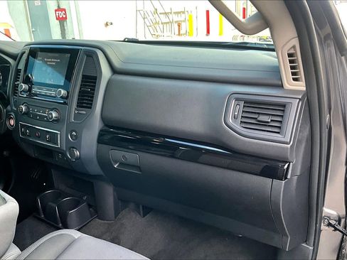 Used 2024 Nissan Titan SV image 17