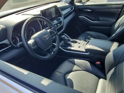 Used 2021 Toyota Highlander XLE FWD image 10