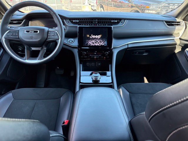 Used 2024 Jeep Grand Cherokee L Laredo AWD/4WD image 4