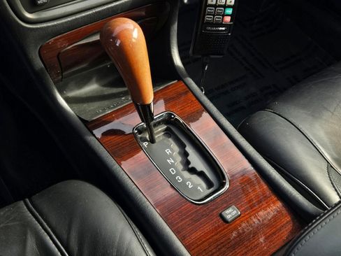 Used 2000 Cadillac De Ville DTS w/ Safety/Security Pkg image 28