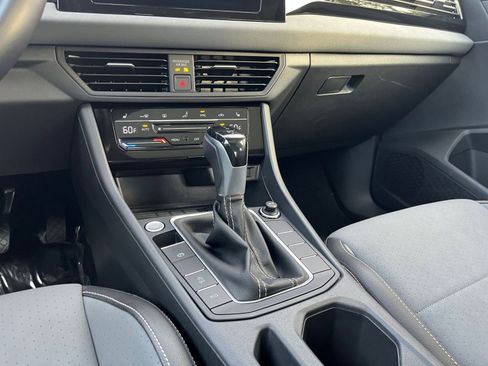 Used 2025 Volkswagen Jetta SE image 41