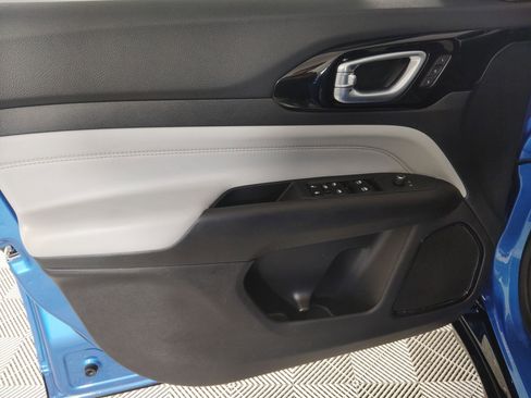 Used 2025 Jeep Compass Limited w/ Elite Group image 12