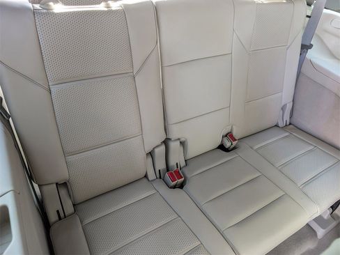 Certified 2022 Cadillac Escalade Premium Luxury Platinum image 17