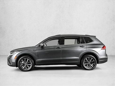 Used 2023 Volkswagen Tiguan SE AWD/4WD image 9