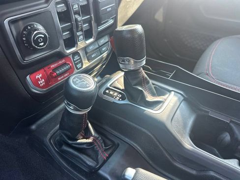 Used 2021 Jeep Gladiator Rubicon w/ Dual Top Group AWD/4WD image 36
