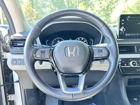 Used 2025 Honda Pilot Touring image 19