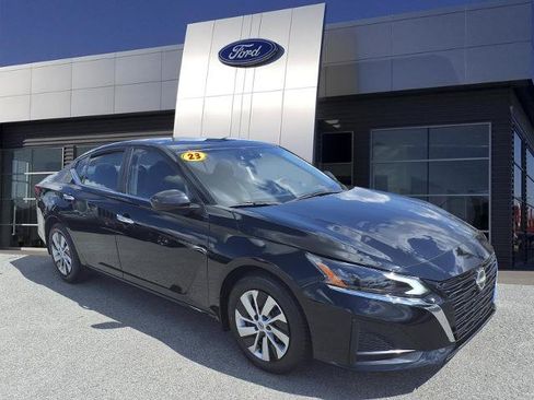 Used 2023 Nissan Altima 2.5 S FWD image 1