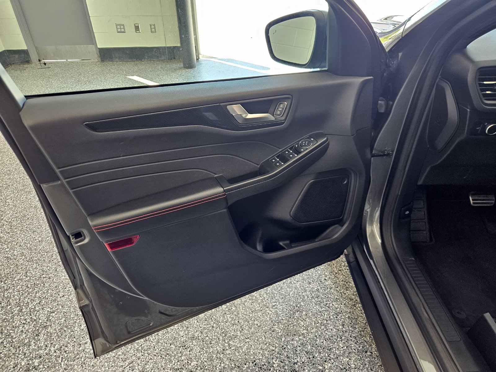 Used 2024 Ford Escape ST-Line w/ Tech Pack #1 FWD image 16