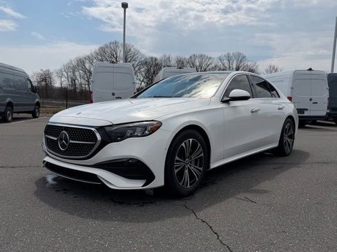 Used 2024 Mercedes-Benz E 350 4MATIC Sedan image 3