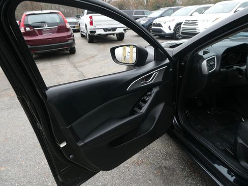 Used 2017 MAZDA MAZDA3 Sport image 11