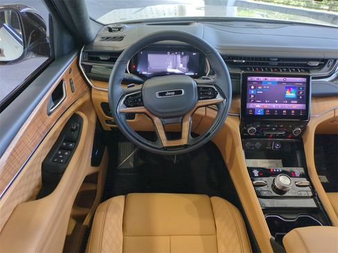 New 2025 Jeep Grand Cherokee Summit image 17