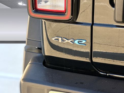 Used 2025 Jeep Wrangler Willys image 23