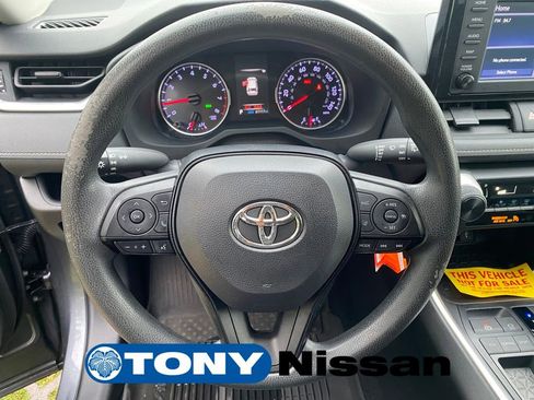 Used 2021 Toyota RAV4 LE image 13