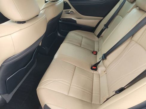Used 2020 Lexus ES 300h Ultra Luxury w/ Accessory Package 2 FWD image 25