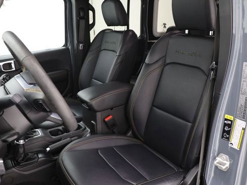 Used 2024 Jeep Wrangler Unlimited Sahara w/ Technology Group image 16