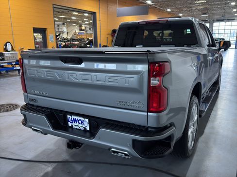 Used 2025 Chevrolet Silverado 1500 High Country w/ High Country Premium Package AWD/4WD image 5