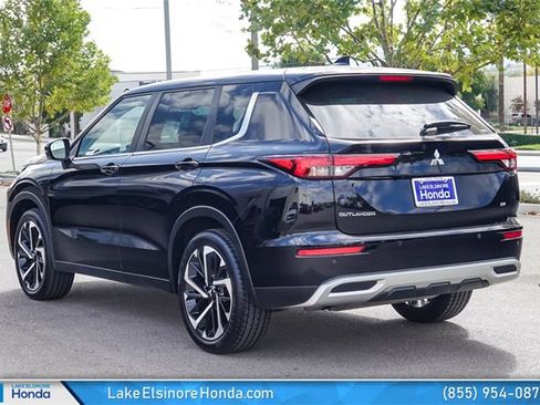 Used 2023 Mitsubishi Outlander SE image 11