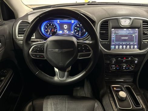 Used 2018 Chrysler 300 Touring L RWD image 11
