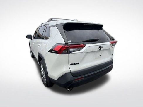 Used 2022 Toyota RAV4 XLE Premium FWD image 8