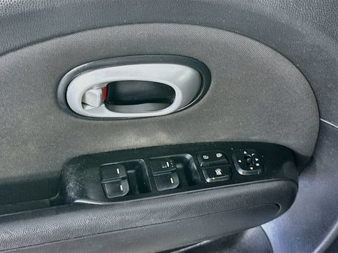 Used 2016 Kia Soul FWD image 23