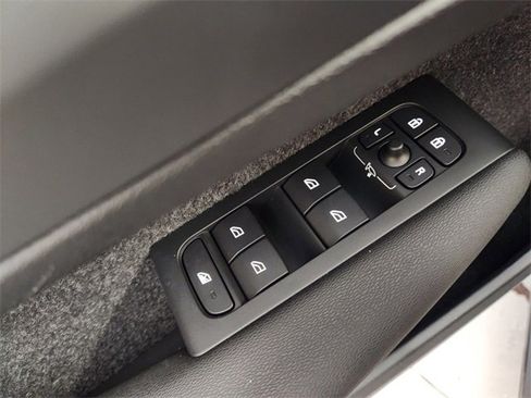 New 2024 Volvo XC40 Recharge Plus w/ Protection Package Premier image 22