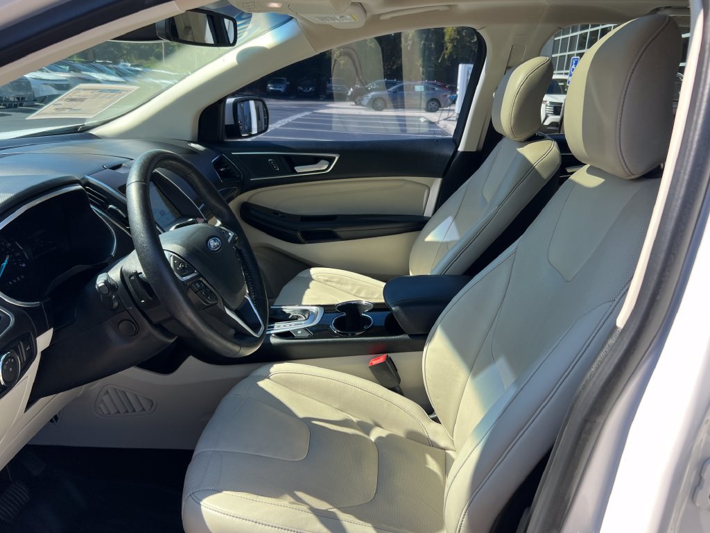 Used 2018 Ford Edge Titanium w/ Equipment Group 302A FWD image 10