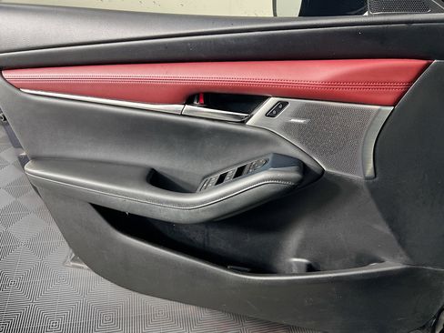 Used 2020 MAZDA MAZDA3 Hatchback w/ Premium Package image 18