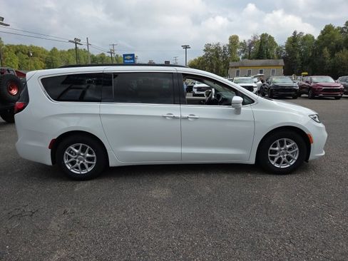 Used 2022 Chrysler Pacifica Touring-L image 23