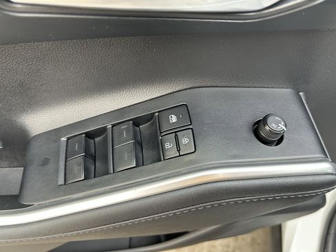 Certified 2023 Toyota Highlander XLE image 16