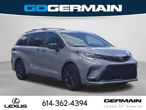 Used 2025 Toyota Sienna XSE w/ XSE Plus Package AWD/4WD image 5