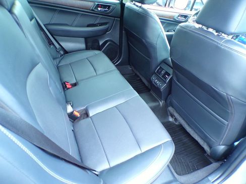 Used 2019 Subaru Outback 2.5i Limited AWD/4WD image 10