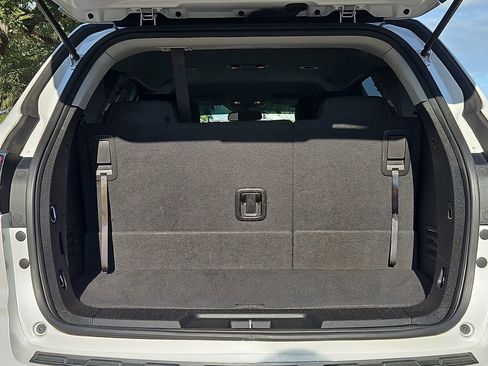 Used 2017 Chevrolet Traverse LT w/ Style and Technology Package FWD image 8