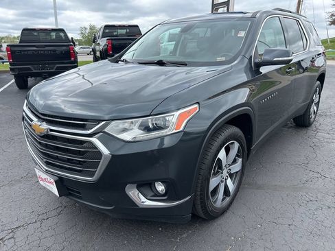 Used 2021 Chevrolet Traverse LT w/ LT Premium Package FWD image 17