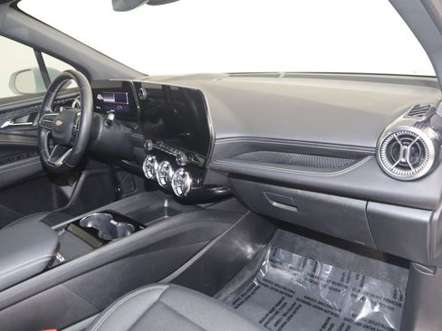 Used 2025 Chevrolet Blazer EV LT AWD/4WD image 39
